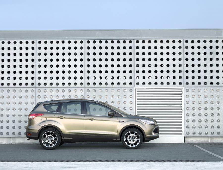  Ford Kuga 2013 года  (фото 25 из 36)